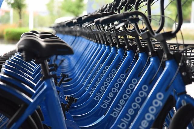 小蓝单车出事,网友:我的押金不要了!你要挺下去