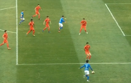 罕见!一场中超比赛出现3次争议判罚,鲁能主帅