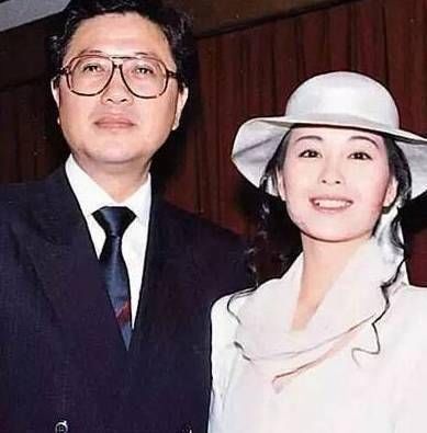 女星21岁丧夫被骂克夫，与有妇之夫鬼混4年，30岁嫁富豪