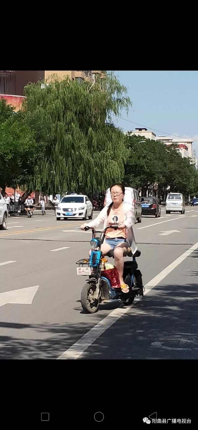 不按规定车道行驶