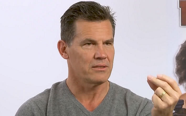 钢铁侠响指被吐槽,灭霸亲自教你,一个标准的