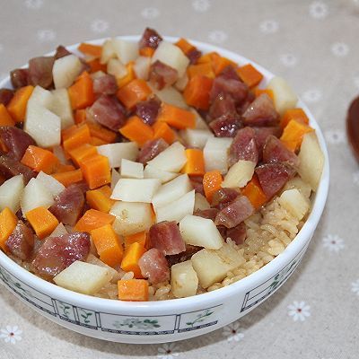 腊肠土豆胡萝卜焖饭