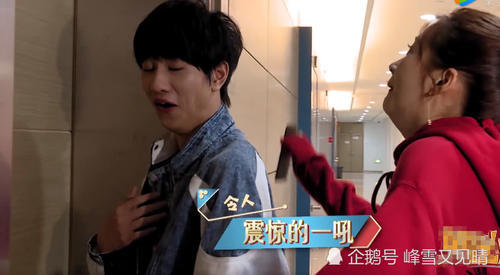 关晓彤拜访59岁六小龄童,有谁注意她敲门前说