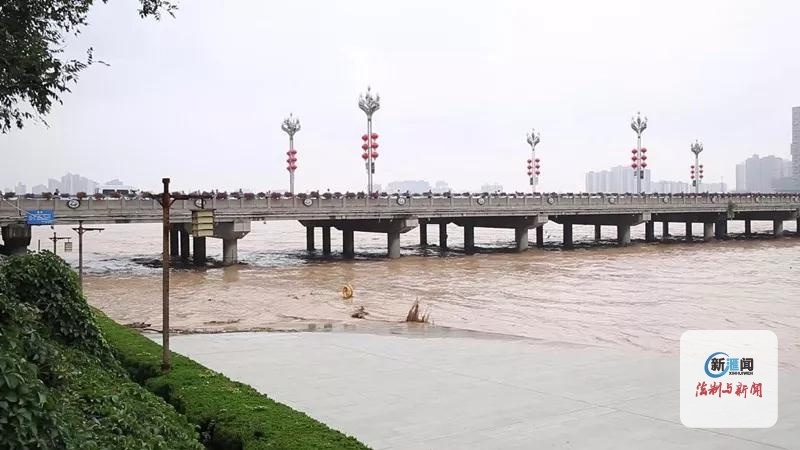 渭河入汛首场超警戒洪水过境咸阳,目前洪水仍