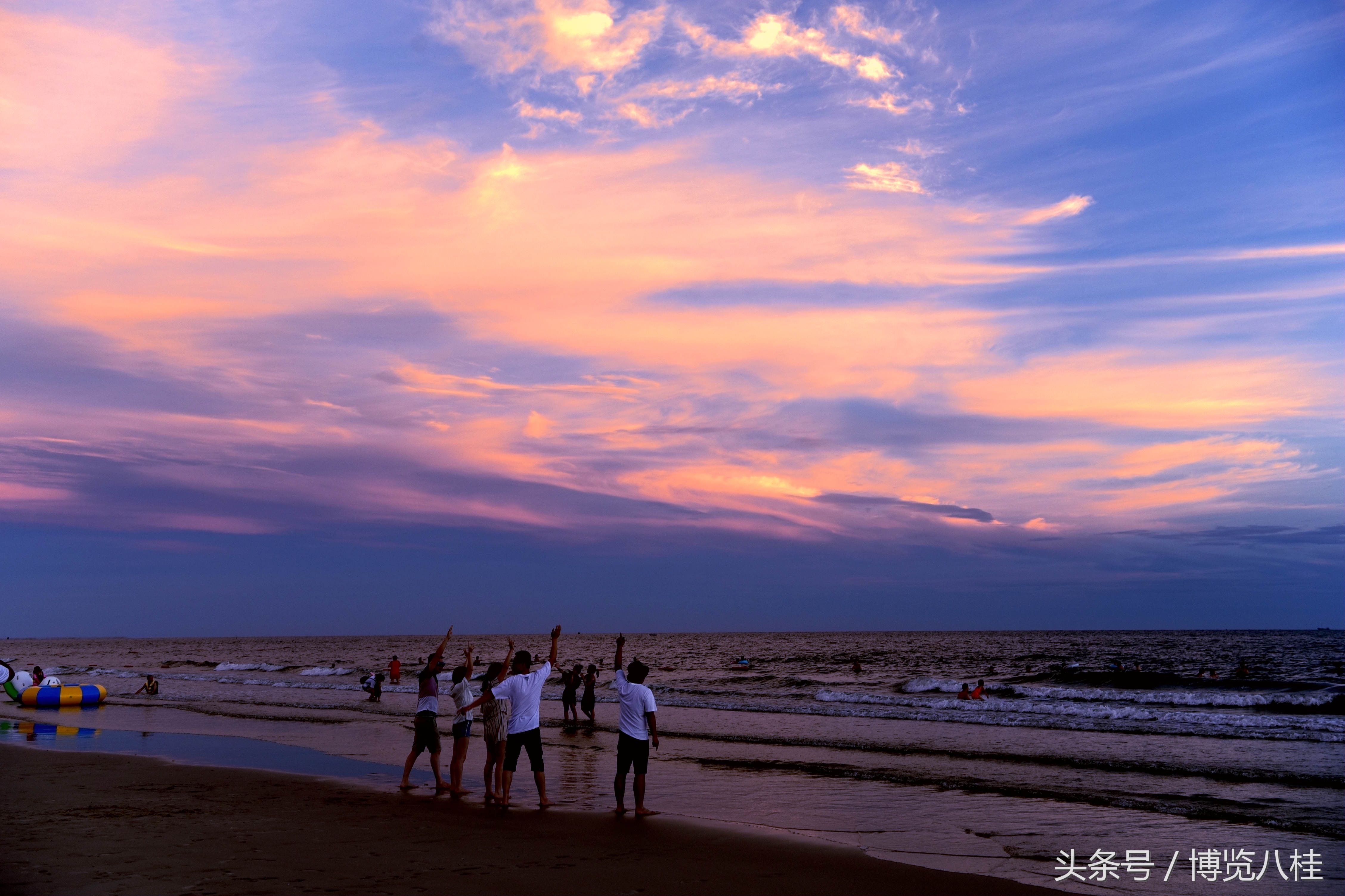 广西北海银滩晚霞满天夕阳美