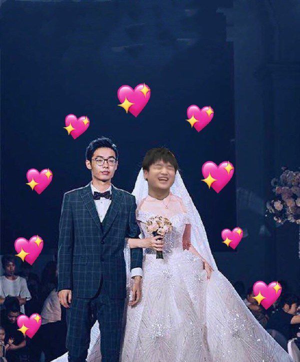 LOL:微笑微博晒与卷毛的结婚照?粉丝高呼这谁