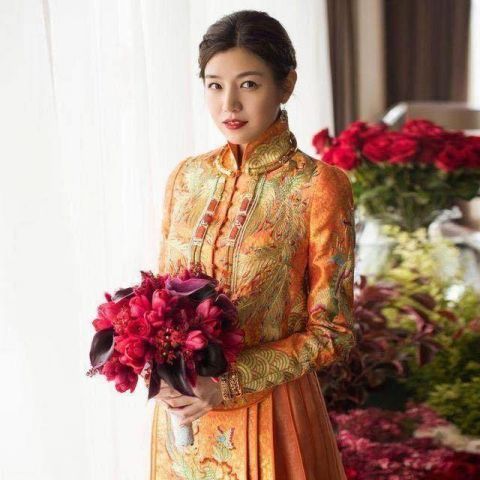 当红女星穿中式婚礼服装, 刘诗诗、佟丽娅美出