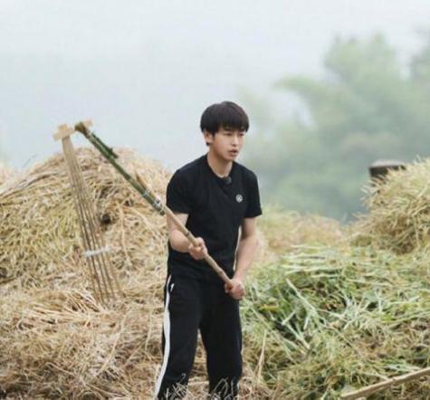 彭昱畅参加《向往3》吃胖了多少斤?上快本脸