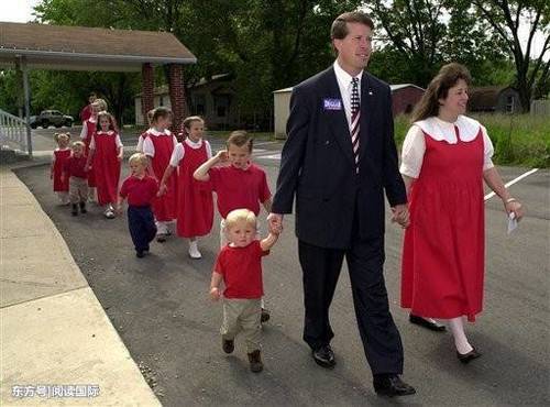 美国夫妇俩独立养17个孩子,拒绝领取福利金,家