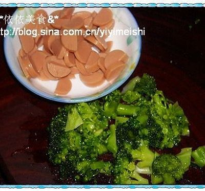 西兰花鸡蛋香肠炒饭