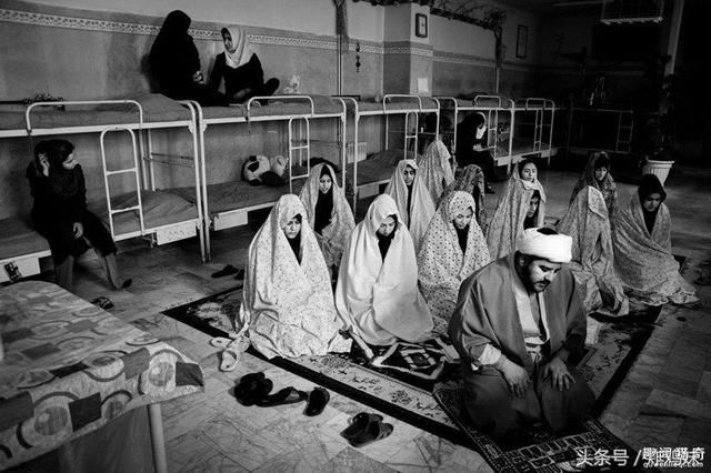 伊朗为女囚举行临时结婚,狱卒扮演丈夫将处女破身后执行死刑