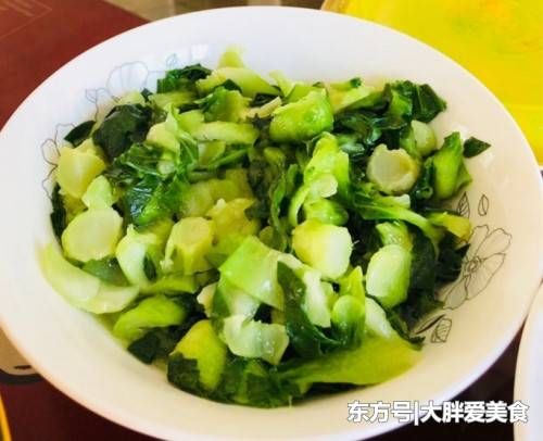 回家和亲戚家人一起吃年夜饭过年，让我感受到很大的心里落差