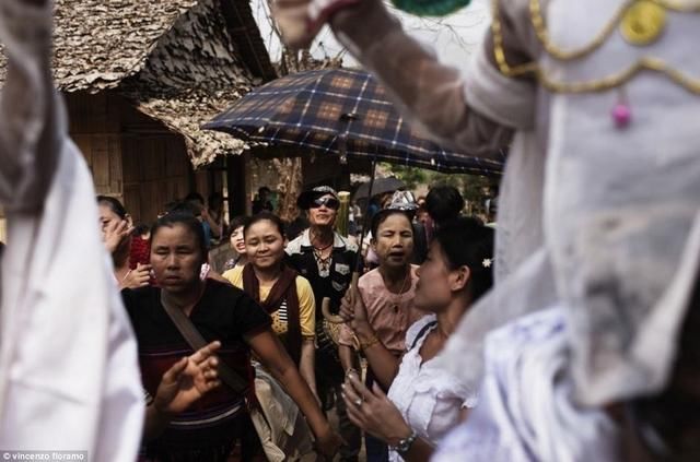 纪实:泰国男孩入寺为僧全过程