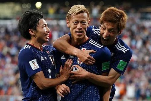 《足球小将》应援横幅背后:日本足球百年计划