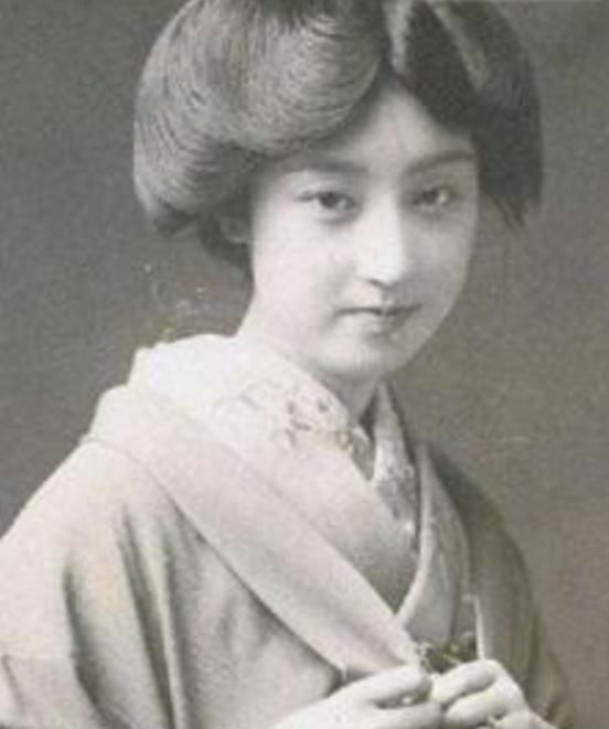 孙中山的两个日本幼妻，倾城之貌的她们一个改嫁，一个英年早逝