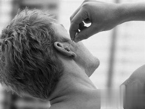 耳科专家提醒:耳朵里面经常痒,可能预示着这4