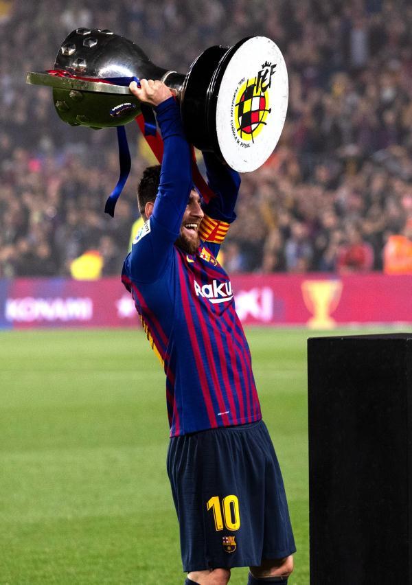 足球丨巴塞罗那队提前夺得西甲联赛夺冠