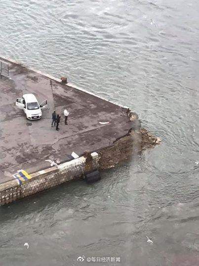 全球第7大邮轮首航撞了