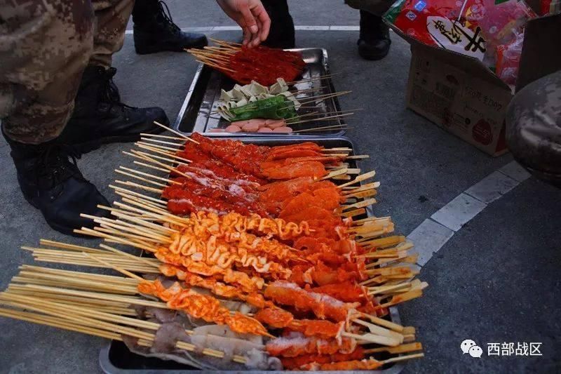 年夜饭大羊整只烤!只有在部队，才能体会到这种豪迈感