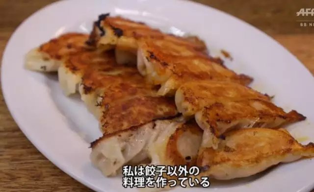 日本82岁奶奶蹦迪打碟：白天包饺子 晚上进夜店