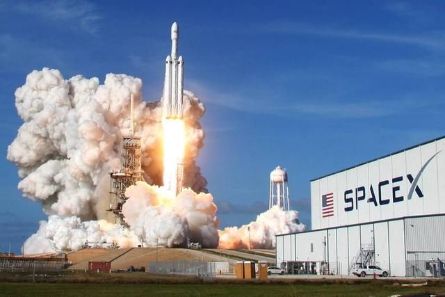 向火星发射了一辆特斯拉的 SpaceX 公司到底有多厉害？