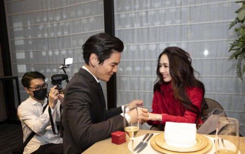 网传郭碧婷怀孕了,是不是有点太快了,曾轶可呢