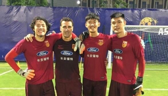 最新消息:里皮为国足选定主力门将,恒大门神沦