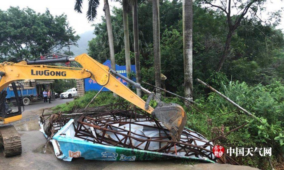 广东江门恩平普降大暴雨 路桥设施被洪水冲毁