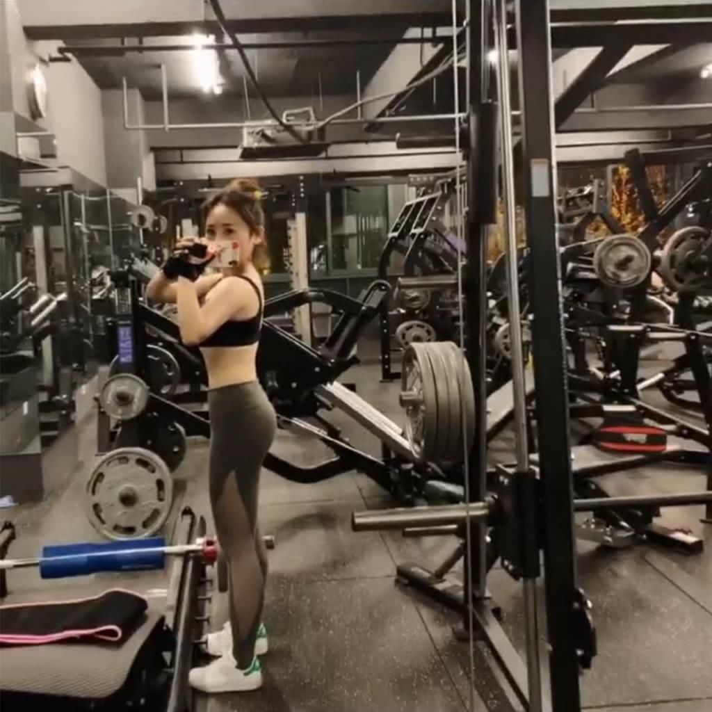 五千万存款?富婆景慧首曝闺蜜长相,看到一张仙女颜值照片,酸了