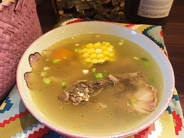 胡萝卜玉米鸡肉汤的功效与作用 t01300ede6d958a3afe.jpg