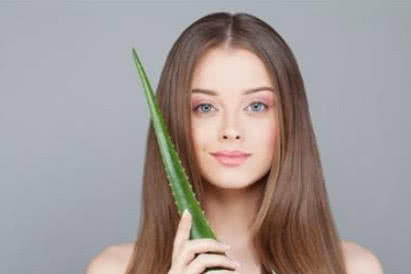 脸上涂了芦荟胶,睡前不要洗?总有人做错,难怪