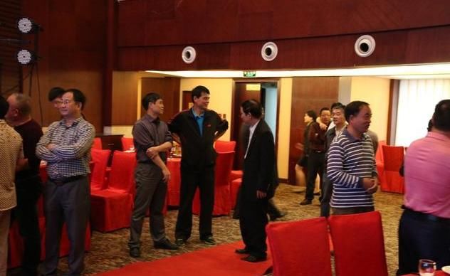 打工妹过年参加同学聚会，参加完表示再也不参加了，原因很现实！