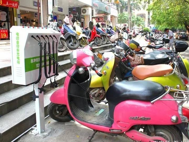 电动车新国标已经实施,网友们吐槽不断,专家又