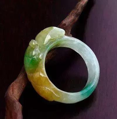 18万买的后江翡翠原石,切出罕见的黄加绿翡翠,这运气