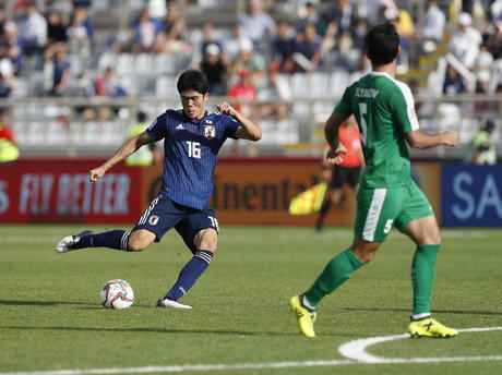 高清:日本3-2险胜土库曼斯坦 大迫勇也拯救球队
