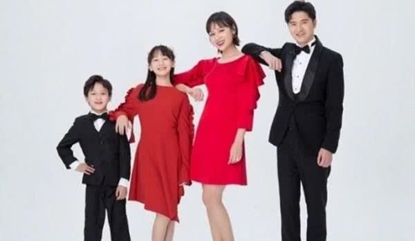 田亮11岁女儿森碟近照,大口吃肉笑容阳光甜美,初恋脸美翻 吉祥坊官方平台