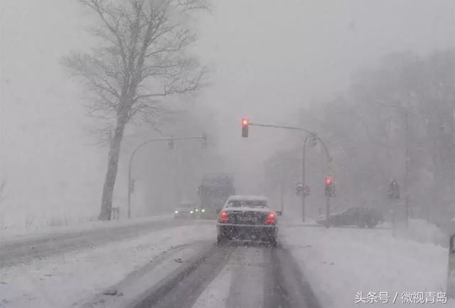 12℃+突降“暴”雪的夜晚，青岛那些不着急回家的人……致敬！