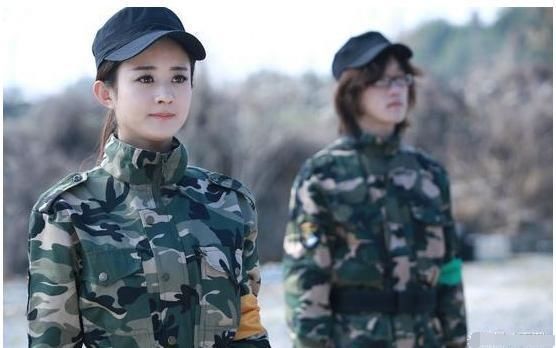 看了杨幂佟丽娅穿军装照,再看杨颖赵丽颖胖迪