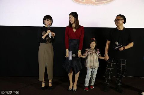 插刀门女主角边潇潇自爆怀上二胎,一家三口现