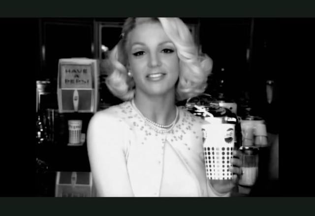 百事把迈克尔杰克逊印在可乐罐上,有粉丝对此