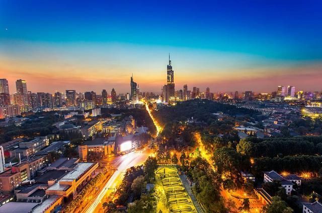 江苏省各城市2018年上半年GDP:苏州突破900