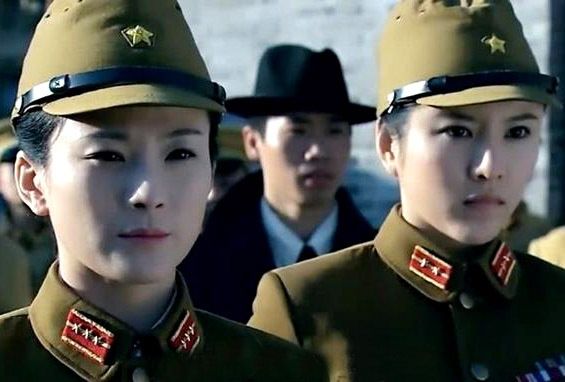 两个派英雄日军劝降热身美女被他两枪全部打美女抗日材舞好图片