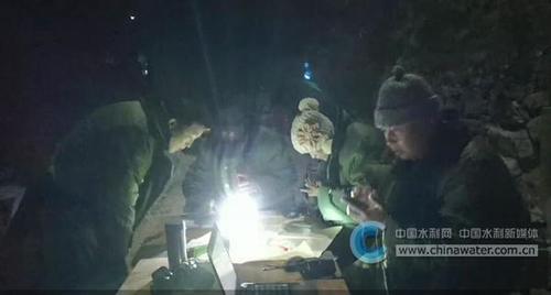 白格堰塞湖下游巴塘水文站过峰_【快资讯】