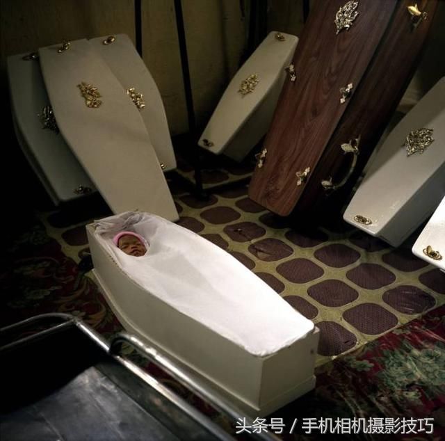 他们是出生入死的战地摄影师：有人曾私下约索马里海盗头子拍照