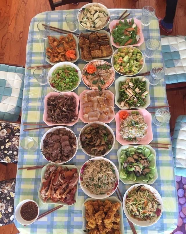 2018年夜饭，你更喜欢哪一家