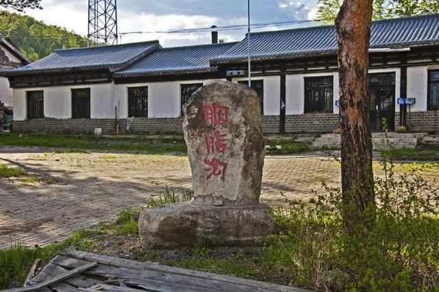 中国一处荒山野沟，引上千名风尘女子争相前来，原来有这好处