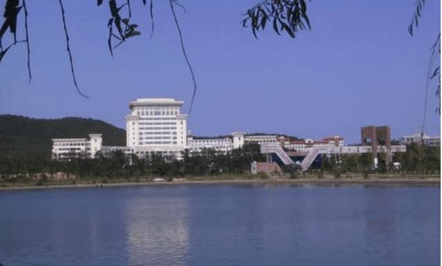 18所成绩中上能上的985和211大学!高三学生