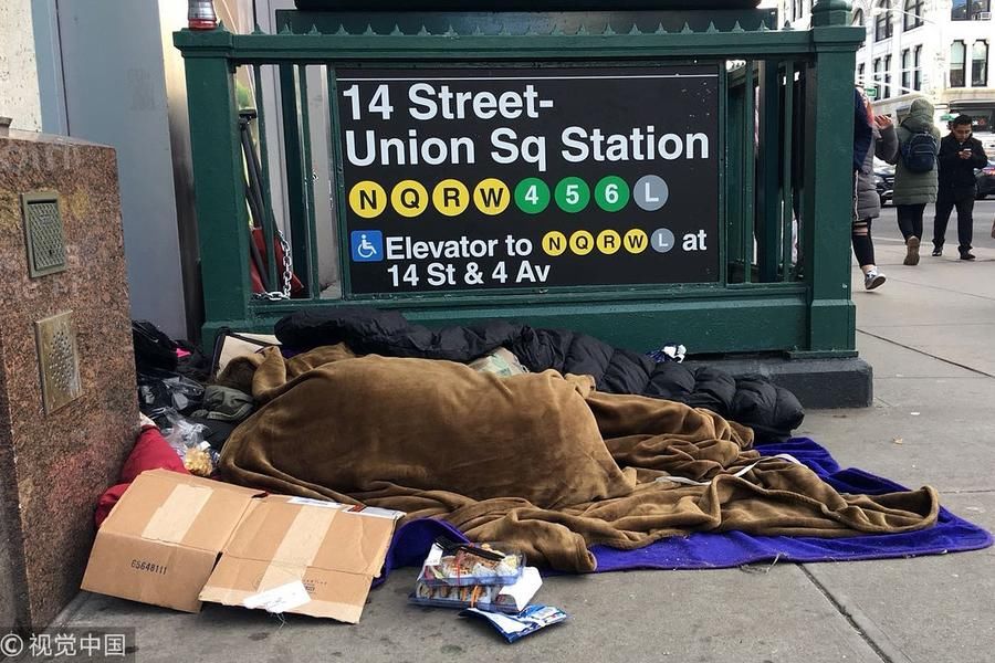 纽约持续低温 流浪者露宿街头捱寒冬