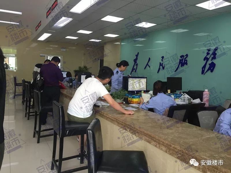 直击合肥人才落户窗口!为买房资格大排长队!省内1天就落户，全市