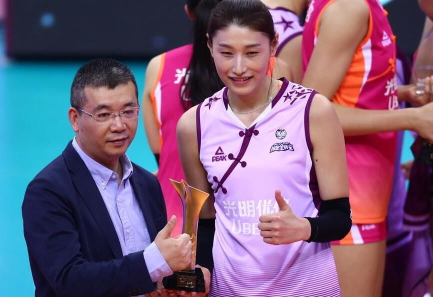 排超全明星赛后,中国女排不断合影搞笑球员,网气表生很我包情图片